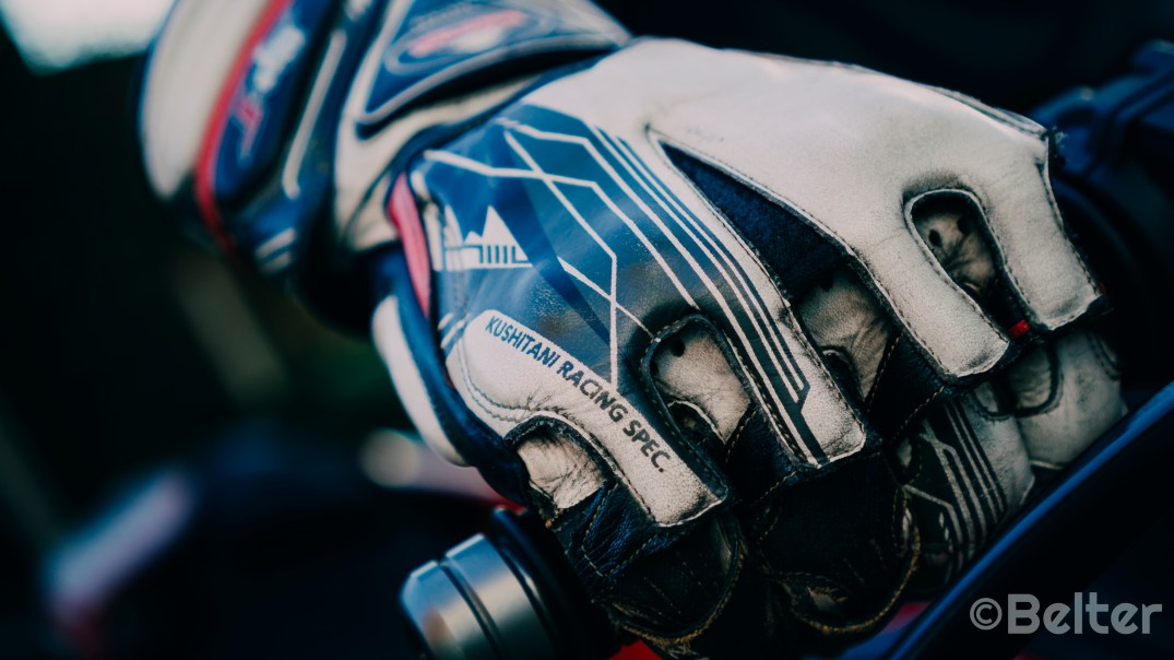 Kushitani GPR-6 Racing Glove on throttle.