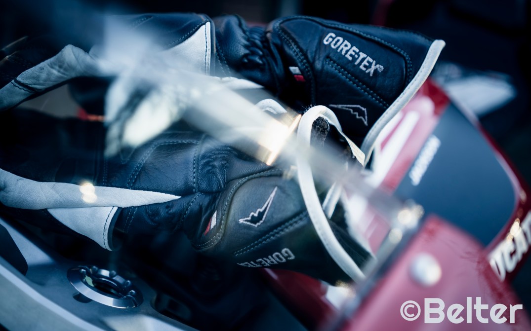 Kushitani Gore-Tex gloves logo.